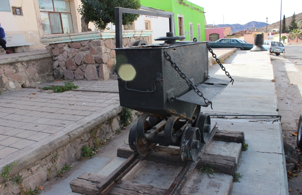 Usan partes de ferrocarril de maceteros